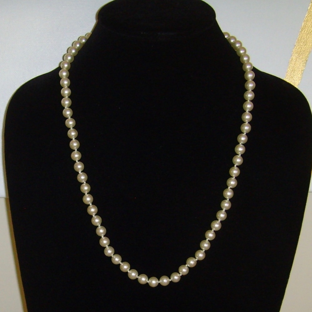 Simulated Single Strand Pearls